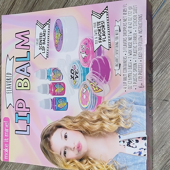 NIB Make It Mine Flavored Lip Balm Creation Kit - Picture 2 of 3
